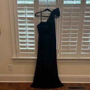 Adrianna Papell Black One-Shoulder Gown with Draped Bow